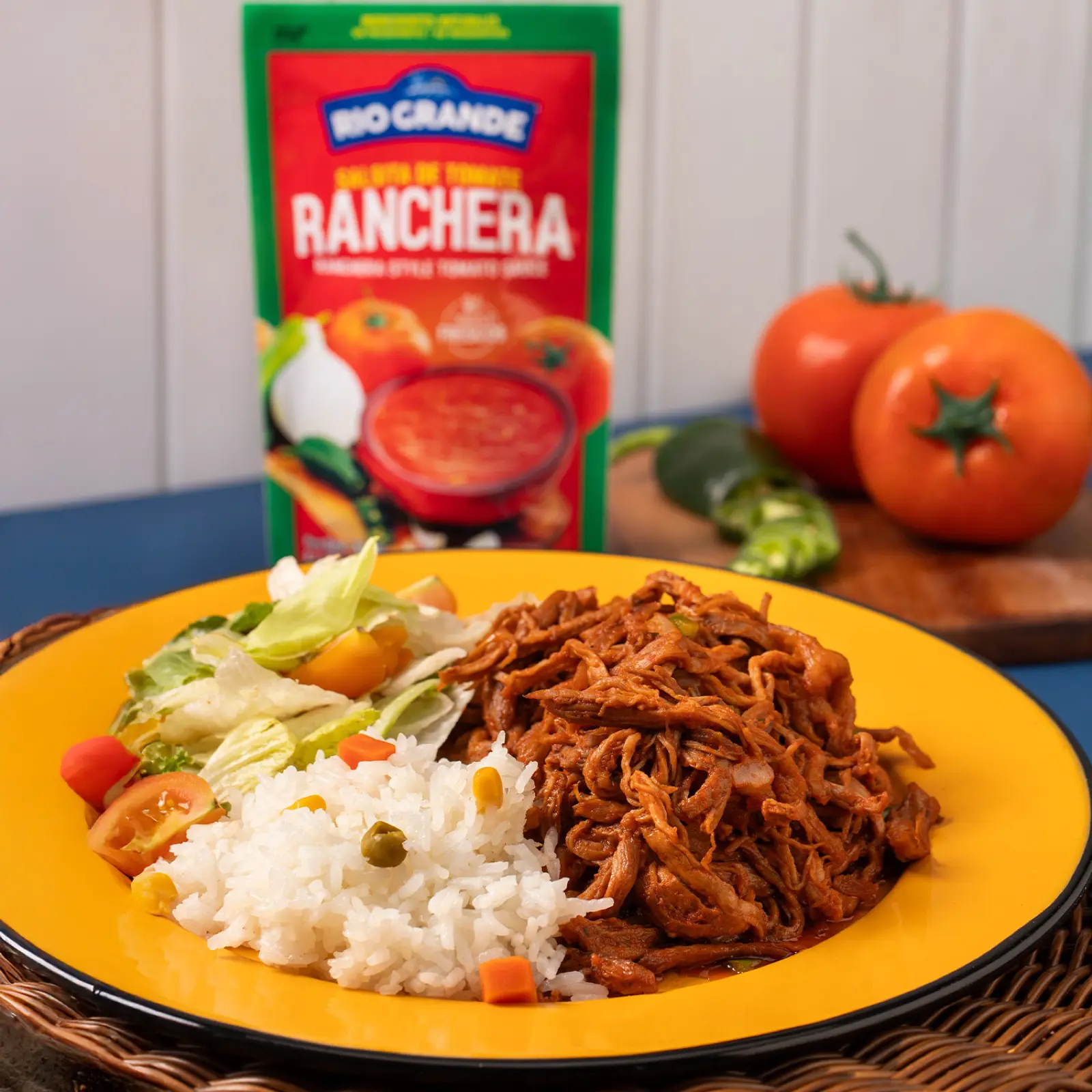 Ranchera Style Tomato Sauce – Rio Grande Foods – plato servido SAS020